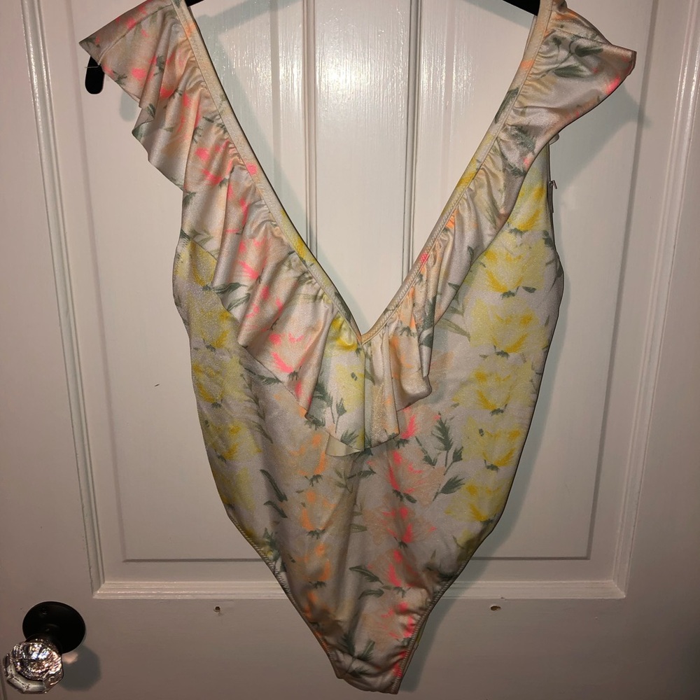 Reposhing NWT Victoria’s Secret Padded One-Piece Floral Bathing Suit